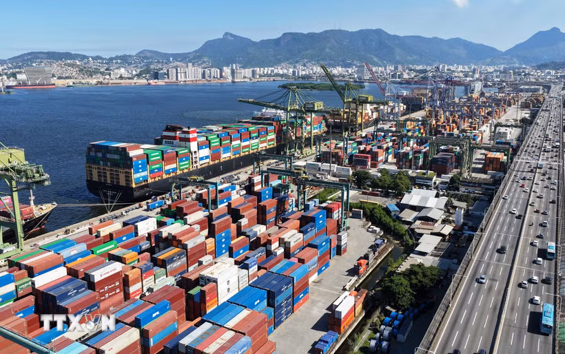Cảng hàng hóa ở Rio de Janeiro, Brazil. (Ảnh: THX/TTXVN)