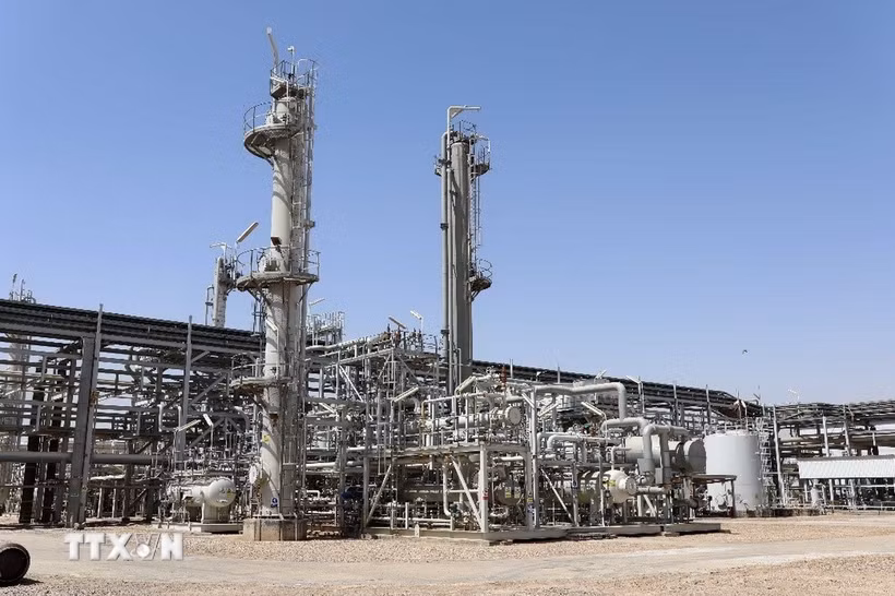 Nhà máy lọc dầu ở tỉnh Wasit, Iraq. (Ảnh: THX/TTXVN)