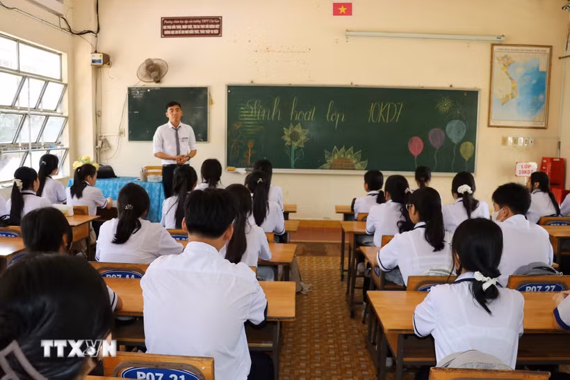 Tiết sinh hoạt lớp 10KD7 trường Trung học phổ thông Chợ Gạo, tỉnh Đồng Tháp. (Ảnh: Hữu Chí/TTXVN)
