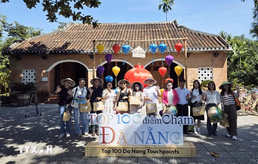 Đại biểu tham dự trải nghiệm tại lễ công bố. (Ảnh: Trần Lê Lâm/TTXVN)