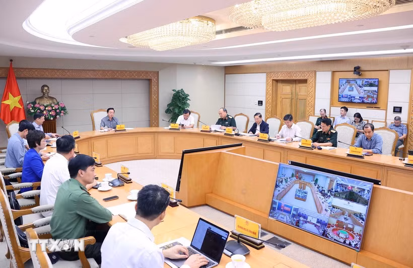 Quang cảnh cuộc họp triển khai công tác ứng phó với cơn bão số 12 (bão Fengshen) và sau mưa bão. (Ảnh: Văn Điệp/TTXVN)