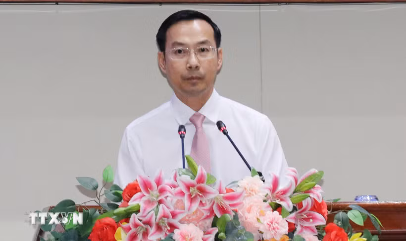 Tân Chủ tịch Ủy ban Nhân dân tỉnh Đồng Tháp Nguyễn Thanh Nhàn phát biểu tại kỳ họp. (Ảnh: Hữu Chí/TTXVN)