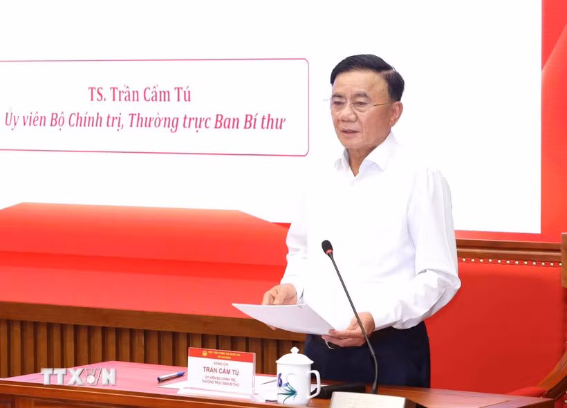Đồng chí Trần Cẩm Tú, Ủy viên Bộ Chính trị, Thường trực Ban Bí thư truyền đạt Chuyên đề “Xây dựng Đảng trong sạch, vững mạnh toàn diện, “Là đạo đức, là văn minh” đảm đương sứ mệnh lãnh đạo, cầm quyền trong Kỷ nguyên phát triển mới” với các học viên Lớp bồi dưỡng, cập nhật kiến thức đối với Ủy viên Ban Chấp hành Trung ương Đảng khóa XIV (Lớp thứ nhất). (Ảnh: Phương Hoa/TTXVN)