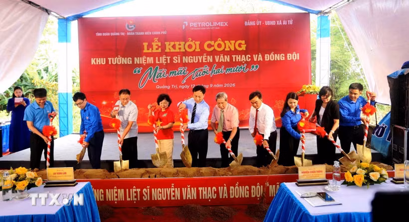 Lễ khởi công xây dựng công trình “Khu tưởng niệm liệt sỹ Nguyễn Văn Thạc và đồng đội: Mãi mãi tuổi hai mươi.” (Ảnh: TTXVN phát)