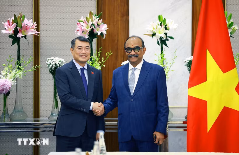 Thủ tướng Lê Minh Hưng tiếp ông Grandhi Mallikarjuna Rao, Chủ tịch Tập đoàn GMR của Ấn Độ. (Ảnh: Dương Giang/TTXVN)