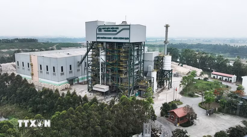 Nhà máy điện rác Thăng Long-Bắc Ninh, tại thôn Đồng Sài, xã Phù Lãng, tỉnh Bắc Ninh, với công suất xử lý 600 tấn/ngày, công suất phát điện 11MW được sử dụng công nghệ thiết bị tiên tiến xử lý rác và công nghệ lò hơi tầng sôi Valmet nhập khẩu từ Phần Lan. (Ảnh: Vũ Sinh/TTXVN)
