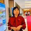 Đại biểu Quốc hội Nguyễn Thị Việt Nga (Phó Trưởng Đoàn đại biểu Quốc hội chuyên trách thành phố Hải Phòng) trả lời phỏng vấn báo chí. (Ảnh: Vietnam+)