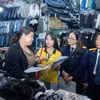 Quy định hiện hành hoàn toàn không bắt buộc hộ kinh doanh phải thực hiện ghi chép thủ công trên sổ giấy. (Ảnh: Vietnam+)