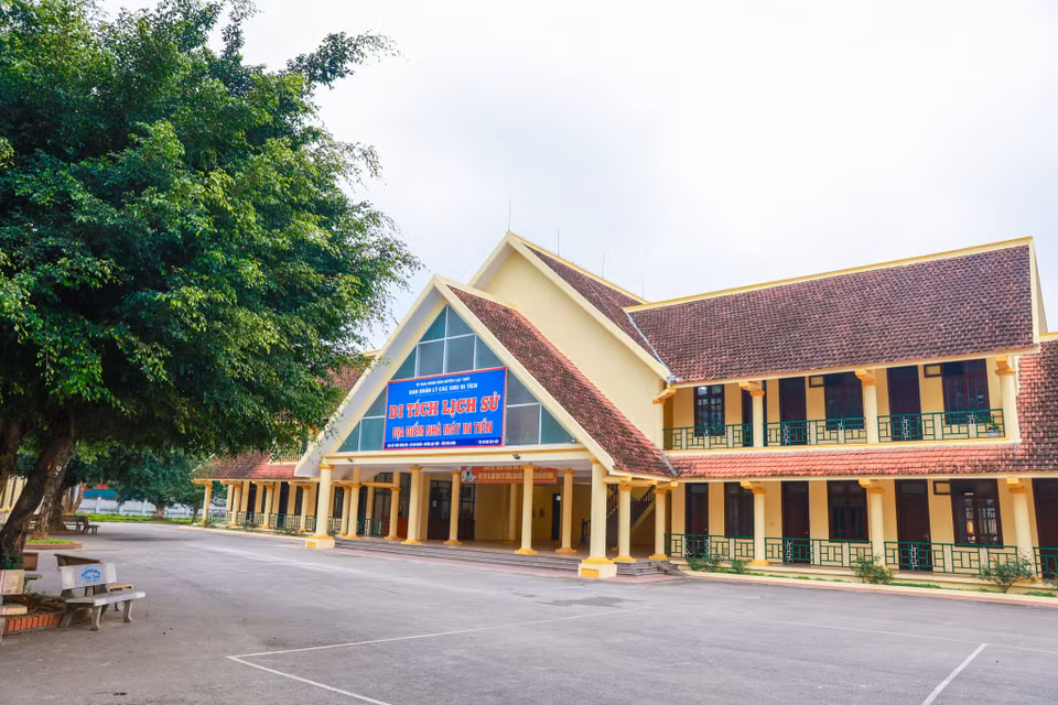Tại đây, những tờ “Giấy bạc Tài chính - Giấy bạc cụ Hồ” đầu tiên mang sứ mệnh lịch sử lớn lao trong những ngày đầu độc lập của chính quyền Cách mạng đã ra đời. Di tích đã được Bộ Văn hóa, Thể thao và Du lịch xếp hạng cấp Quốc gia năm 2007. (Ảnh: Minh Sơn/Vietnam+)