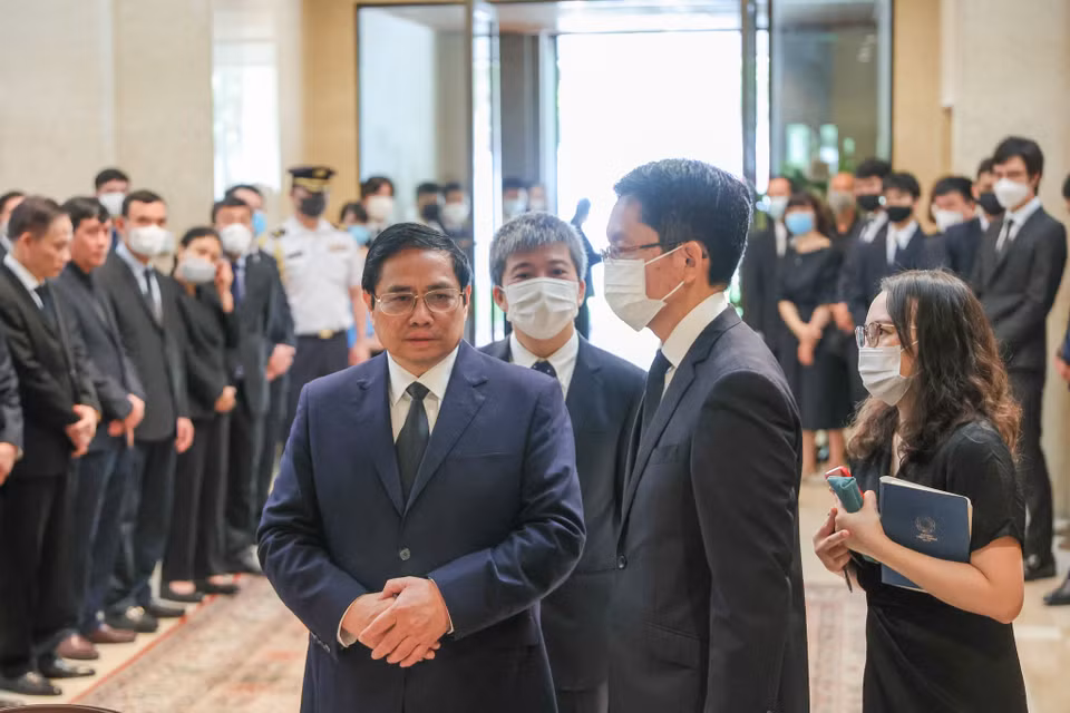 Thông báo của Đại sứ quán Nhật Bản tại Hà Nội cho biết sổ tang tưởng nhớ cố thủ tướng Abe Shinzo sẽ được mở từ 9h-17h15 trong hai ngày 11 và 12/7 tại sảnh chính đại sứ quán ở số 27 Liễu Giai, quận Ba Đình, Hà Nội. (Ảnh: Minh Sơn/Vietnam+)