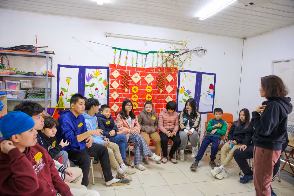 Ngày 12/1, tại Trung tâm Hỗ trợ hoà nhập Hand in Hand (trực thuộc Hội Khuyến học Việt Nam) đã diễn ra lớp học nhảy đặc biệt dành cho trẻ tự kỷ. (Ảnh: Minh Sơn/Vietnam+)