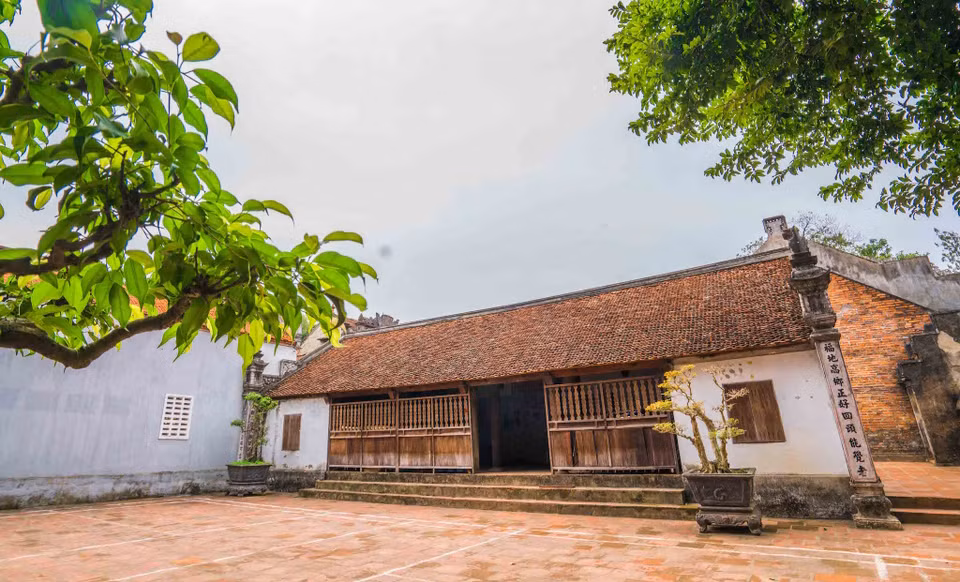 Chùa thiết kế theo lối 'nội thông ngoại bế' tạo vẻ u tịch, thanh vắng, linh thiêng. (Ảnh: Tùng Lâm-Ngọc Sơn/Vietnam+)