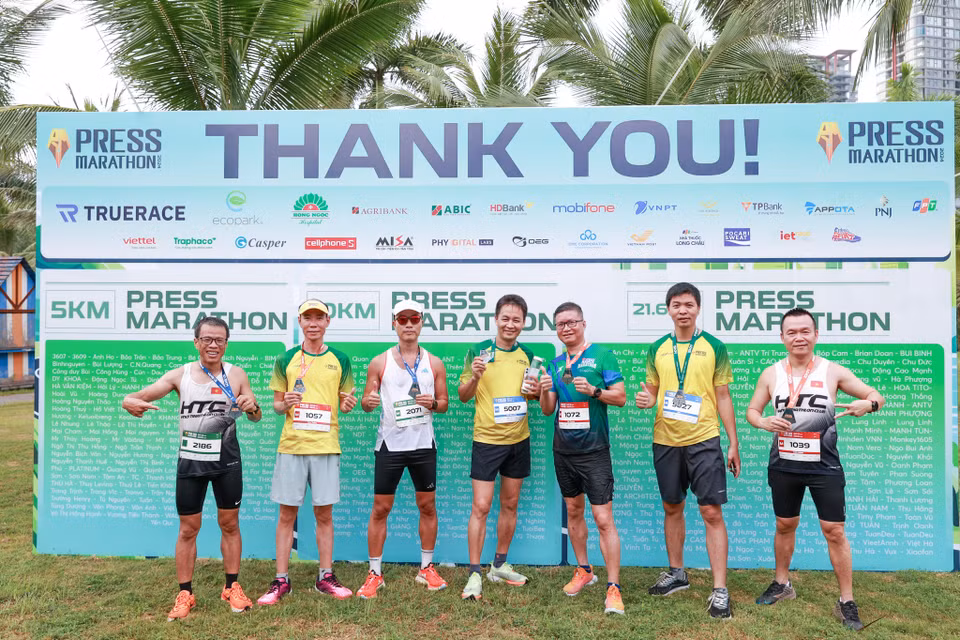 Sáng ngày 30/6, giải chạy Press Marathon 2024 đã chính thức khởi tranh tại Công viên Hồ Thiên Nga, khu đô thị Ecopark (Hưng Yên). (Ảnh: Minh Sơn/Vietnam+)
