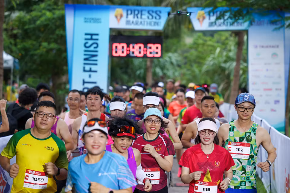 Cự ly 21,6 km được chọn không chỉ để thử thách các vận động viên mà còn mang ý nghĩa tri ân đến những phóng viên, nhà báo và người lao động trong ngành báo chí. (Ảnh: Minh Sơn/Vietnam+)