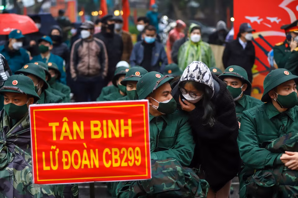 Các tân binh sẽ bắt đầu một cuộc sống mới, xa cách bạn bè, gia đình và người thân trong khoảng hai năm. (Ảnh: Minh Sơn/Vietnam+)