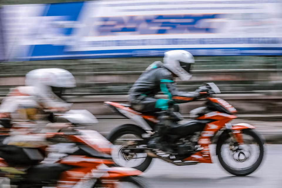 Khán giả cũng có cơ hôi trực tiếp giao lưu với các tay đua dày dặn kinh nghiệm thi đấu trong và ngoài nước của đội Honda Racing Vietnam là Cao Việt Nam, Lê Khánh Lộc và Nguyễn Vũ Thanh. (Ảnh: Minh Sơn/Vietnam+)