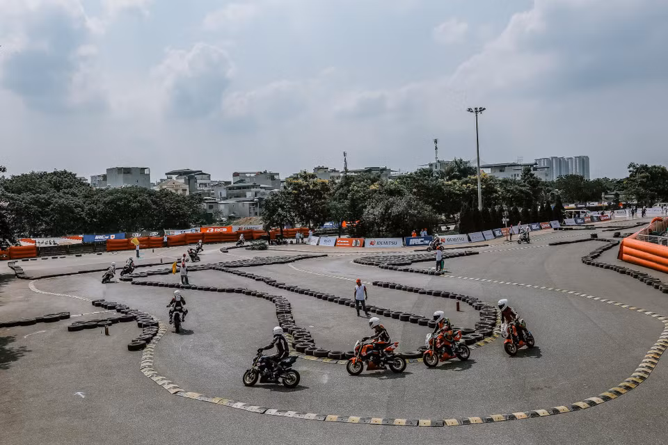 Qua giải đấu, ban tổ chức khán giả hiểu rõ hơn về bộ môn đua xe thể thao, những thách thức đầy khắc nghiệt và sự nỗ lực phi thường của các tay đua và đội đua tại các giải đua trong nước cũng như trên đấu trường quốc tế. (Ảnh: Minh Sơn/Vietnam+)