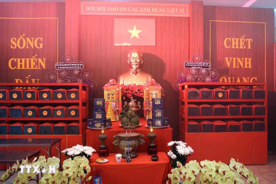 Sau 5 ngày đầu của Đợt 2, Đội K74 đã phát hiện, quy tập được 58 hài cốt liệt sỹ và đưa về quàn tại Nhà Tưởng niệm công viên Lê Thị Riêng. (Ảnh: Xuân Khu/TTXVN)