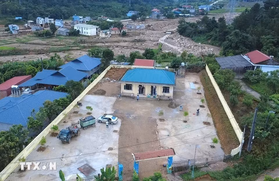 Từ một điểm trường bỏ hoang từ năm 2018 do ghép lại, điểm trường Bản Chít đang được tu sửa để sẵn sàng đón 78 trẻ trong bản đến trường trong năm học mới. (Ảnh: Việt Dũng/TTXVN)