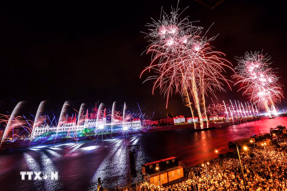 Màn trình diễn mừng Quốc khánh tại Budapest, Hungary, ngày 20/8/2026. (Ảnh: THX/TTXVN phát)