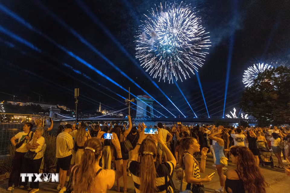 Màn trình diễn mừng Quốc khánh tại Budapest, Hungary, ngày 20/8/2026. (Ảnh: THX/TTXVN phát)