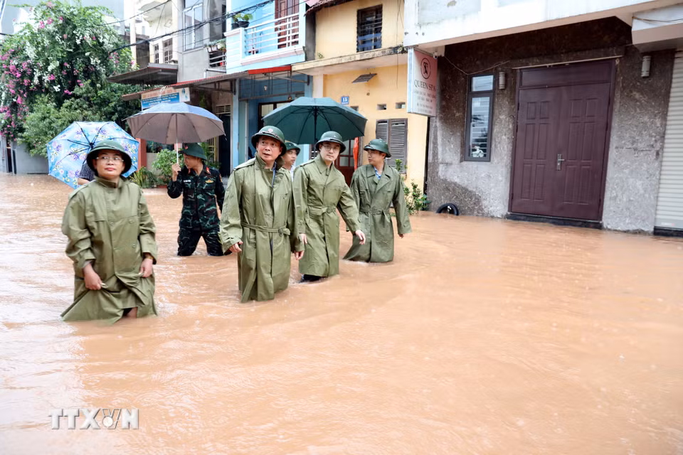 Nước sông Kỳ Cùng dâng cao, nhiều khu vực ven sông, trũng thấp trên địa bàn tỉnh Lạng Sơn bị ngập sâu. (Ảnh: Văn Đạt/TTXVN)