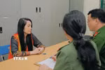 Bị can Kiều Thị Thanh, làm việc với cơ quan công an về hành vi mua bán trái phép chất ma túy. (Ảnh: TTXVN phát)