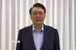 Tổng thống Hàn Quốc bị luận tội Yoon Suk Yeol trong bài phát biểu với công chúng được phát qua video từ tư dinh ở Seoul, ngày 15/1/2025. (Ảnh: CFP/TTXVN)