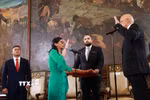 Phó Tổng thống Venezuela Delcy Rodriguez (thứ 2 bên trái) tuyên thệ nhậm chức Tổng thống lâm thời, tại Caracas ngày 5/1/2026. (Ảnh: AA/TTXVN)