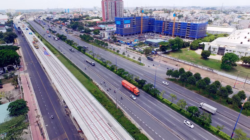 Dự án có độ dài 19,7km, đi qua các quận 1, 2, 9, Bình Thạnh, Thủ Đức (Thành phố Hồ Chí Minh) và huyện Dĩ An (Bình Dương). (Ảnh: Hoàng Hải/TTXVN)