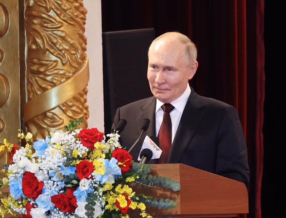 Tổng thống Putin phát biểu tại buổi gặp gỡ lãnh đạo Hội Hữu nghị Việt-Nga và các thế hệ cựu sinh viên Việt Nam học tại Nga. (Ảnh: Nhan Sáng/TTXVN)