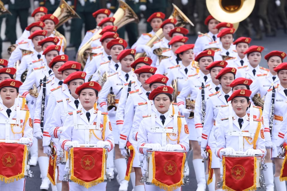 Khối Nữ Quân nhạc diễu binh. (Ảnh: Tuấn Anh/TTXVN)