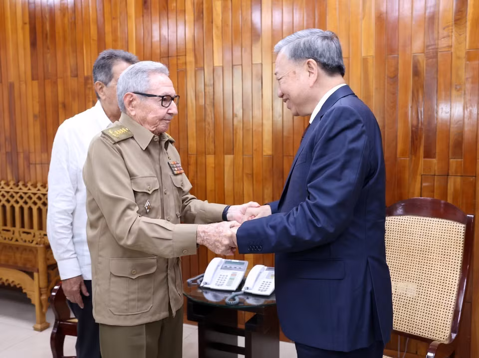 Trong chương trình thăm cấp Nhà nước tới Cuba, sáng 27/9/2024 (giờ địa phương), Tổng Bí thư, Chủ tịch nước Tô Lâm gặp Lãnh tụ Cách mạng Cuba, Đại tướng Raúl Castro Ruz. (Ảnh: Lâm Khánh/TTXVN)