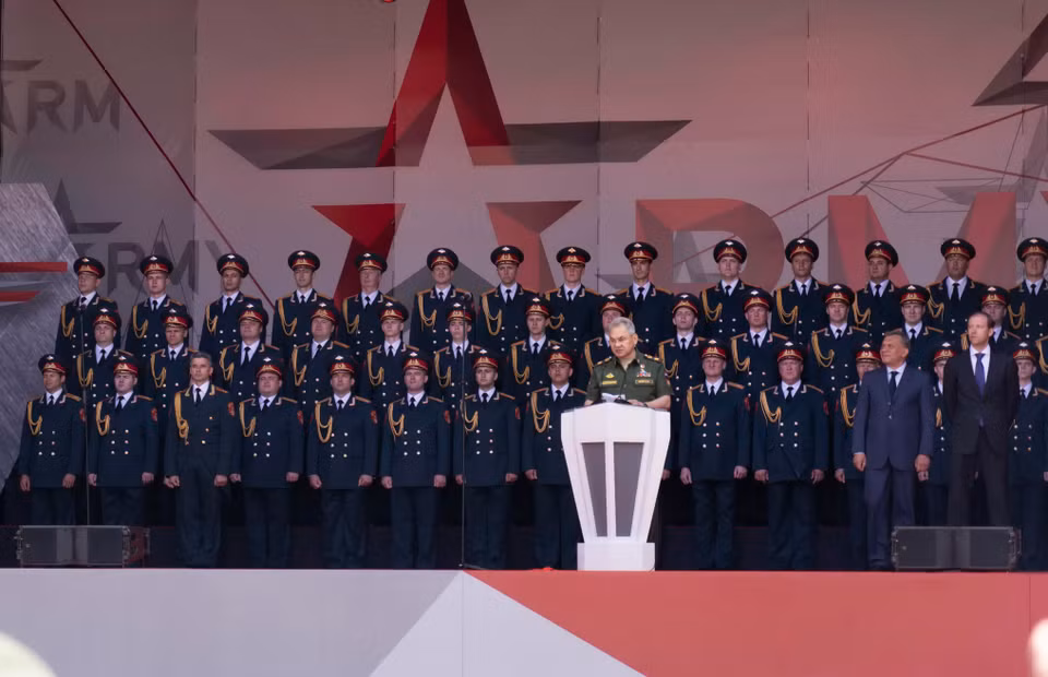 Bộ trưởng Quốc phòng Nga Sergey Shoigu phát biểu tại lễ khai mạc triển lãm vũ khí. (Ảnh: Hồng Quân)