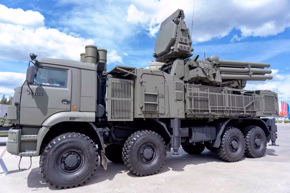 Tổ hợp tên lửa phòng không tầm gần Pantsir-S được trưng bày tại triển lãm. (Ảnh: Hồng Quân)