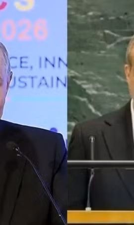 Tổng thống Nga Vladimir Putin (trái) và người đồng cấp Iran Masoud Pezeshkian. (Nguồn: THX-IRNA/TTXVN)