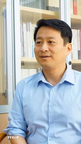 Giáo sư Khúc Cường nhận định cộng đồng người Việt Nam ở nước ngoài là một nguồn lực lớn, có nhiều nhân tài và ngày càng có mối liên hệ chặt chẽ với nền kinh tế trong nước. (Ảnh: Quang Hưng/TTXVN)