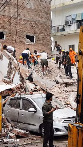 Hiện trường vụ sập tòa nhà tại khu Satya Niketan ở thủ đô New Delhi, Ấn Độ ngày 6/9/2026. (Ảnh: ANI/TTXVN phát)