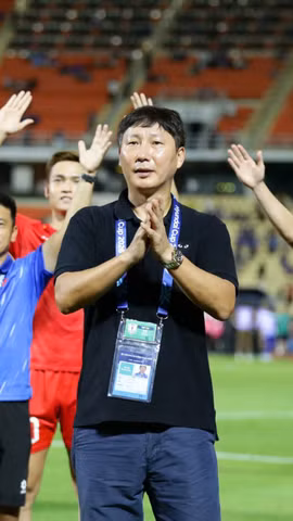 Báo chí châu Á phấn khích vì "ma thuật" của huấn luyện viên Kim Sang-sik