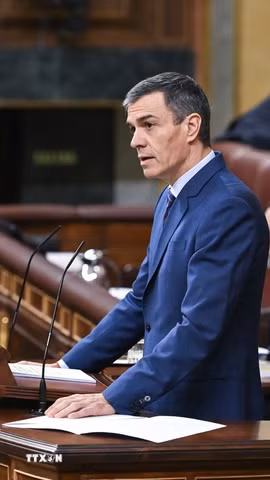 Thủ tướng Tây Ban Nha Pedro Sanchez phát biểu tại Hạ viện ngày 25/3/2026. (Ảnh: THX/TTXVN phát)