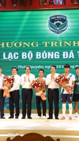 Ra mắt đội bóng FC Thái Nguyên. (Ảnh: Vũ Hoàng Giang/TTXVN)