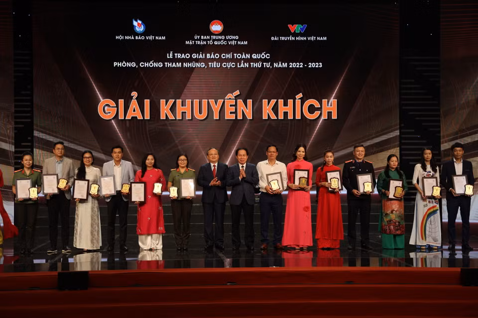 Ở lần tổ chức thứ Tư, Giải Báo chí Toàn quốc Phòng, Chống Tham nhũng, Tiêu cực tiếp tục vinh danh những tác phẩm có chất lượng tốt, tính phát hiện cao, thể hiện sự dấn thân của các nhà báo đồng thời phản ánh toàn diện sự quyết tâm của Đảng, Nhà nước. (Ảnh: Minh Anh/Vietnam+)