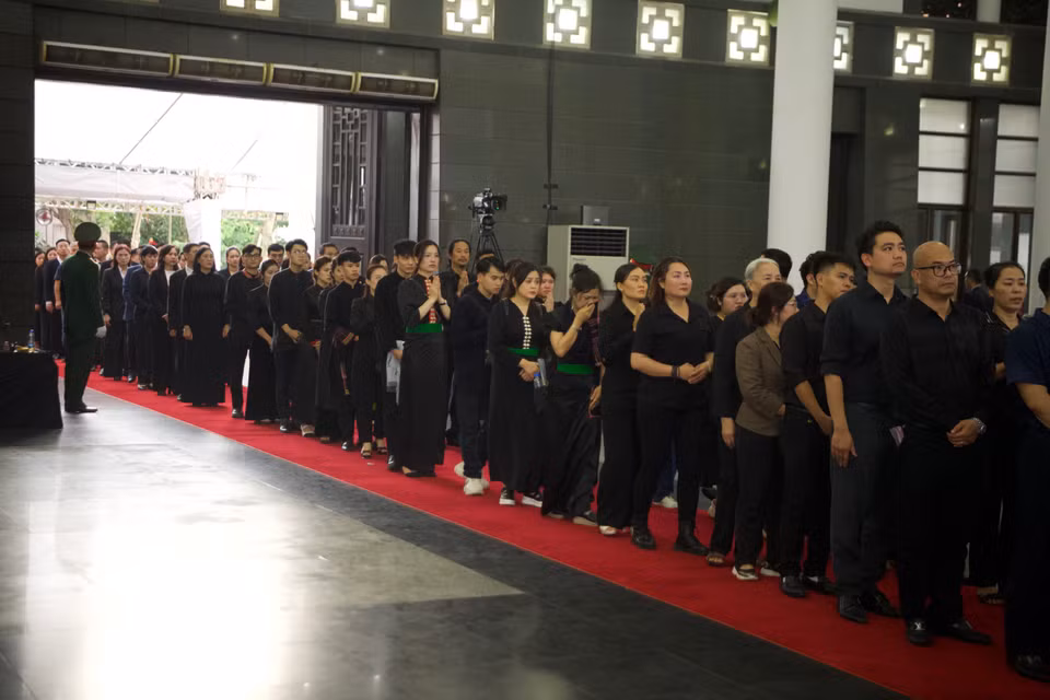 Có rất nhiều người dân lặn lội từ xa, xếp hàng trong nhiều giờ để được tiễn biệt vị lãnh đạo kính yêu của dân tộc. (Ảnh: Minh Sơn/Vietnam+)