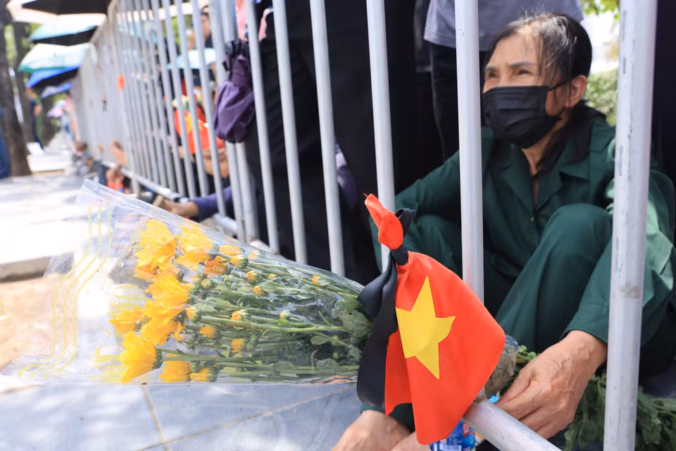 Có nhiều người lớn tuổi, cựu chiến binh cũng có mặt tại đây. (Ảnh: Hoài Nam/Vietnam+)