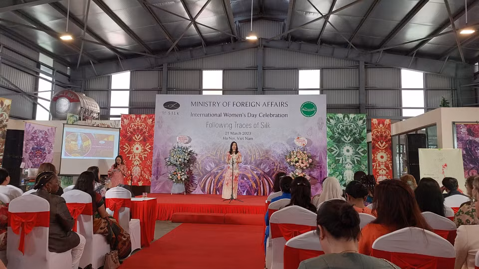 Bà Lê Thị Thu Hằng, Thứ trưởng Bộ Ngoại giao, cho hay đây là sự kiện giao lưu, gắn kết hết sức có ý nghĩa, qua đó giúp tăng cường đoàn kết và hợp tác của ASEAN với bạn bè quốc tế.(Ảnh: Minh Thu/Vietnam+)