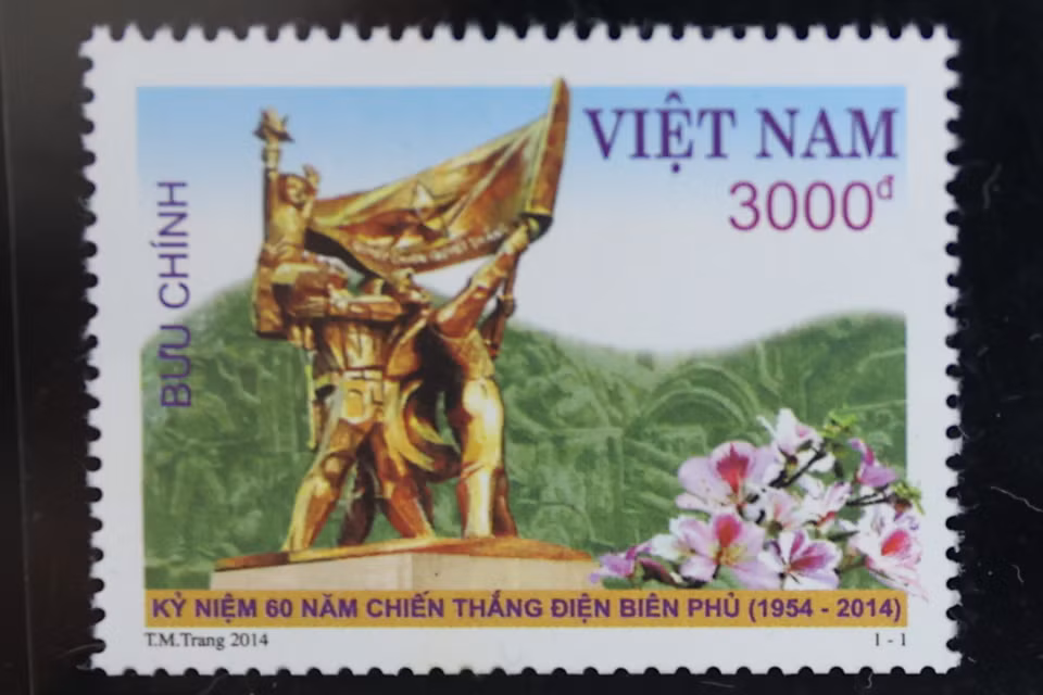 Ở dịp 60 năm Chiến thắng Điện Biên Phủ (1954-2014), Công ty Tem chỉ phát hành một mẫu. Trong hình là Đài tưởng niệm trên đồi D1, nằm tại trung tâm Thành phố Điện Biên Phủ, khánh thành ngày 30/4/2004 nhân dịp kỷ niệm 50 năm chiến thắng chiến dịch.