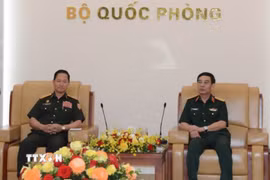 Phó Thủ tướng, Bộ trưởng Quốc phòng Phan Văn Giang tiếp Đại tướng Khamliang Outhakaysone, Phó thủ Tướng Chính phủ, Bộ trưởng Bộ Quốc phòng Lào. (Ảnh: TTXVN phát)