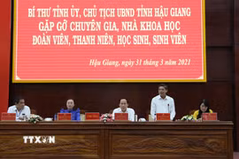 Chủ tịch UBND tỉnh Hậu Giang Đồng Văn Thanh phát biểu tại buổi gặp gỡ. (Ảnh: Hồng Thái/TTXVN)