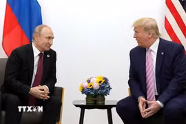 Tổng thống Mỹ Donald Trump (phải) trong cuộc gặp Tổng thống Nga Vladimir Putin tại Helsinki (Phần Lan) ngày 16/7/2018. (Ảnh: THX/TTXVN)