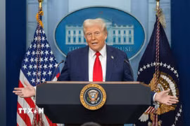 Chính quyền Tổng thống Trump đang duy trì các tiêu chuẩn nghiêm ngặt nhằm bảo vệ người dân Mỹ và tăng cường kiểm tra người xin thị thực. (Ảnh: THX/TTXVN)